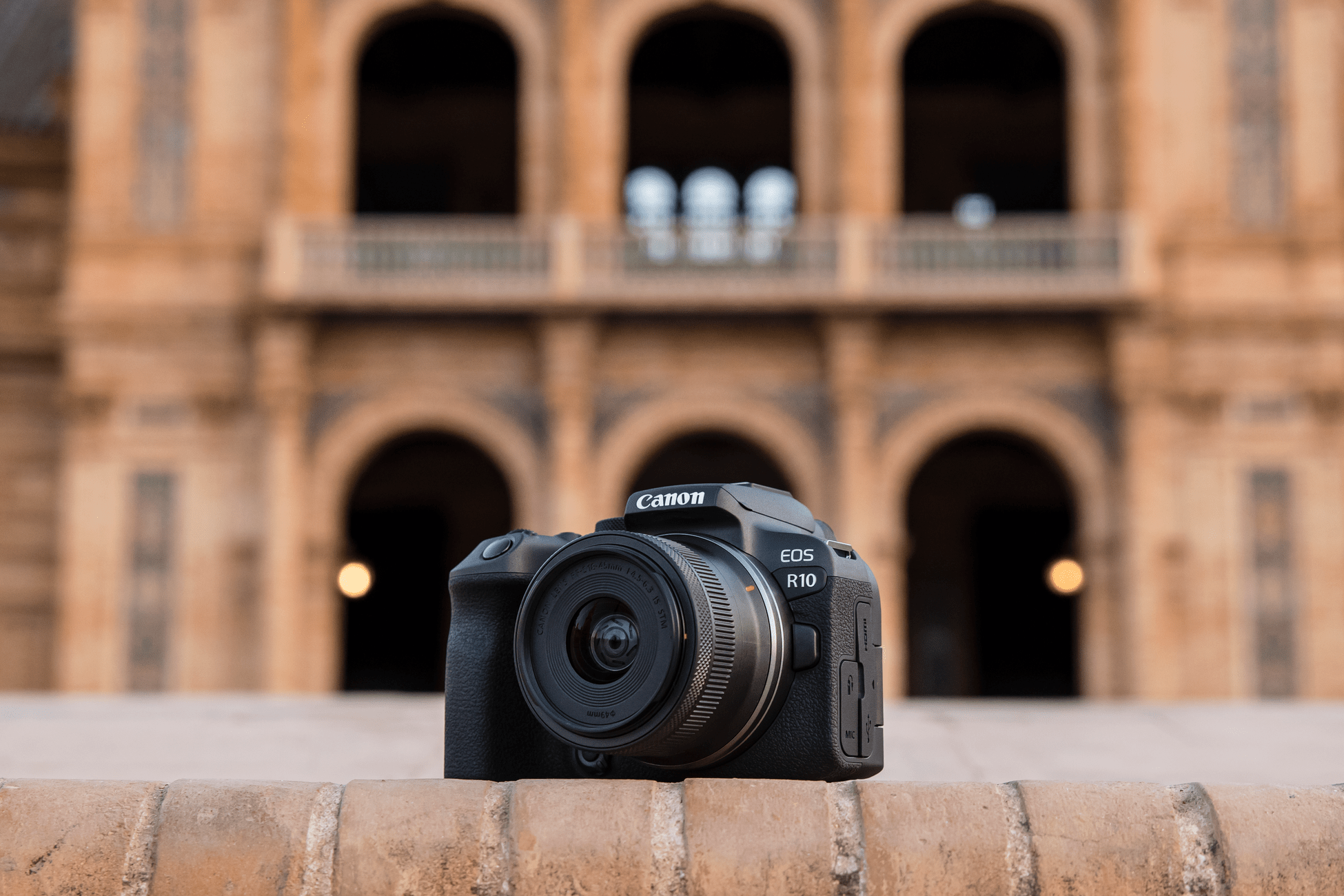 Canon EOS R10